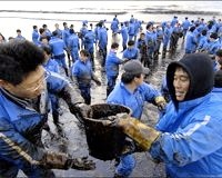 korea-oil-spill-Hebie spirit dec-2007-afp-bg